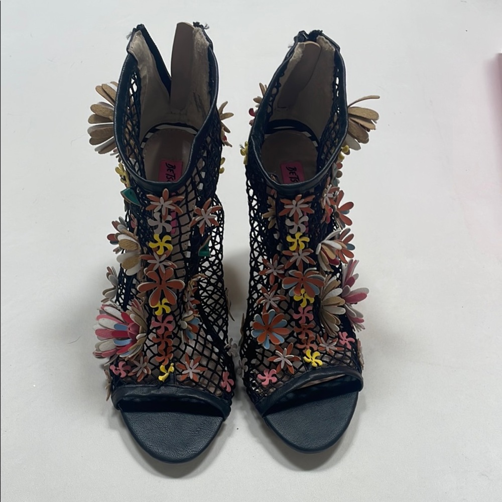Betsy Johnson dafadil Floral Mesh heel size 7